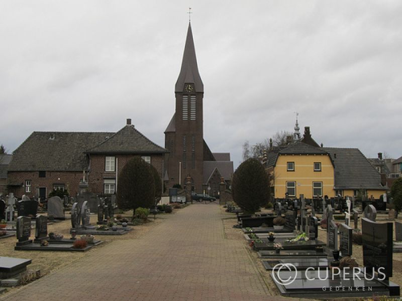 grafstenen Siebengewald Rooms Katholieke Begraafplaats Siebengewald