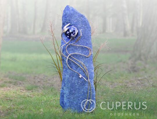 Blauwe grafzuil van Ruwe steen