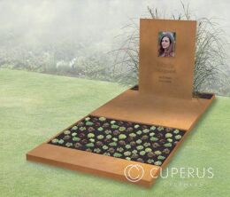 Modern vormgegeven cortenstalen grafmonument met foto