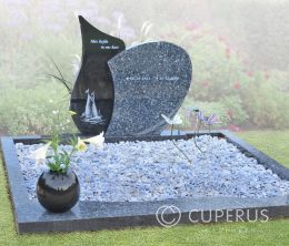 Dubbel monument met vloer