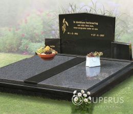 Dubbel monument met vloer