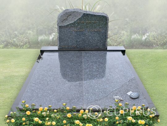 Dubbel monument met vloer