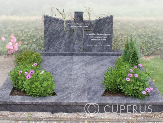 Dubbel monument met vloer