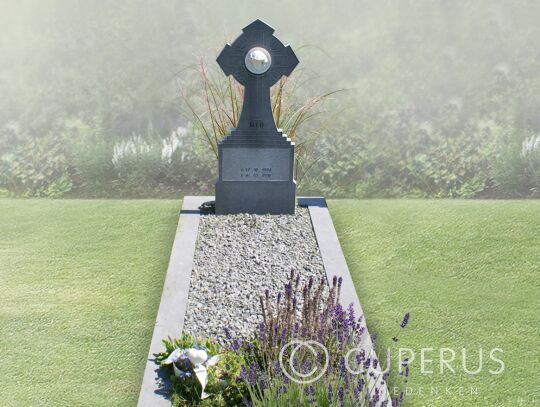 Enkel grafmonument met groot kruis