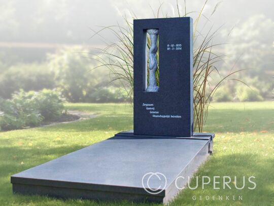 Enkel monument met afdekplaat