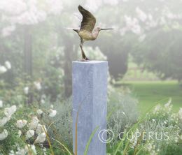 Enkel monument staand