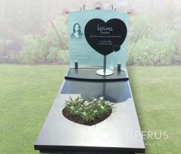 Grafmonument met 2 hartjes en glazen letterplaat