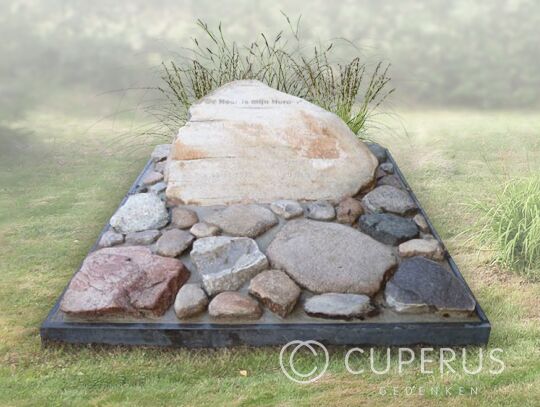 Familie grafmonument met zwerfkeien