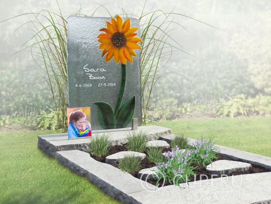 Grafmonument met zonnebloem