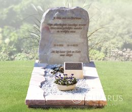 Grafmonument Rosario ruwe steen