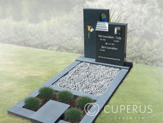 Twee rechthoekige grafstenen met tulp