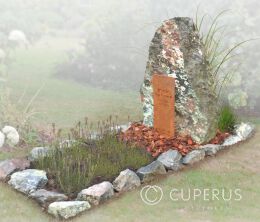 Grafmonument ruwe stenen