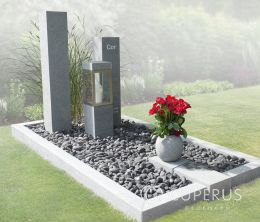 Zuilen gedenkteken met graflantaarn in zuil