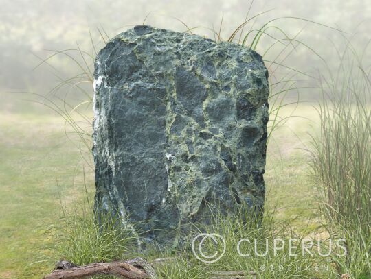 Groene grafsteen van ruwe steen