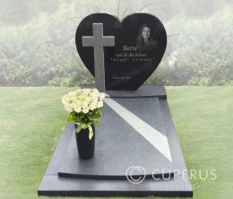 Grafmonument met hart, foto in natuursteen en kruis