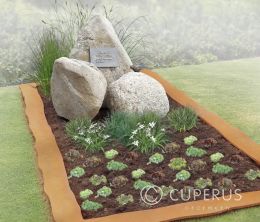 Grafmonument zwerfkeien en cortenstalen omranding