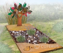 Cortenstalen kindergrafsteen met boom