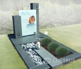 Kindergraf zuilen met foto op glas