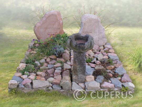 Natuurlijk grafmonument met zwerfkeien