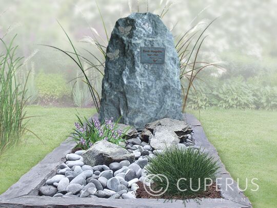 Natuurlijk keien grafmonument