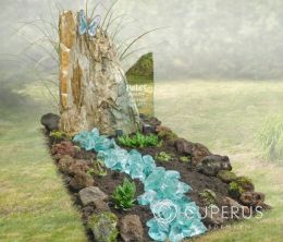 Versteend hout grafsteen met blauwe glasbrokken