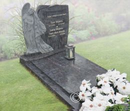 Natuursteen grafmonument met Engel