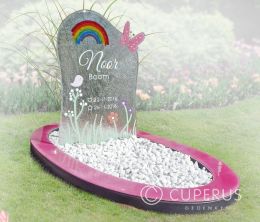 Ovaalvormig kindermonument met glas