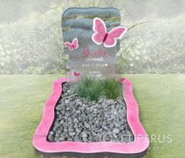 Glazen grafsteen voor meisje met vlinders