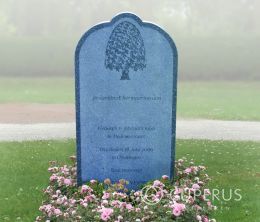 Traditioneel klassiek grafmonument
