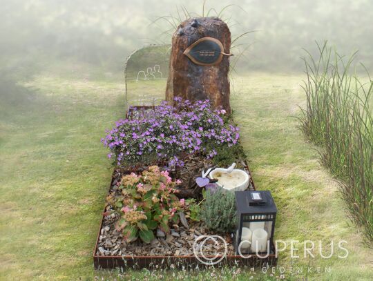 Versteend hout grafmonument