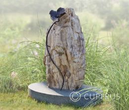 Versteend hout grafsteen