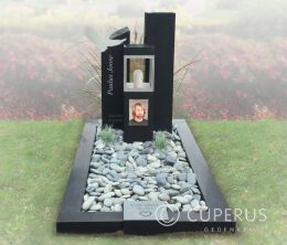 Grafmonument met zuilen