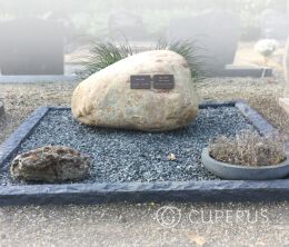 Zwerfkeien familiegraf
