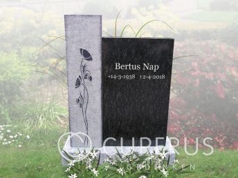 Ambachtelijk grafmonument met sierlijke bloemetjes zonder bodem