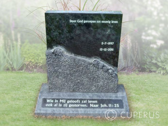 Ambachtelijk grafmonument foto 1