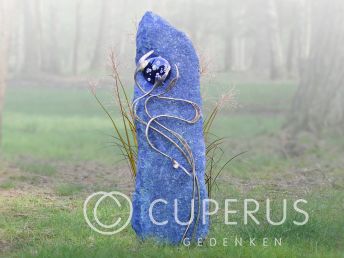 Blauwe grafzuil van Ruwe steen