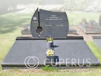 Dubbel grafmonument familiegraf van Impala graniet