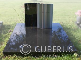 Dubbel grafmonument met aluminium letterplaat