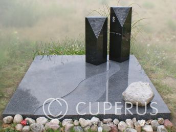 Dubbel grafmonument met zuilen