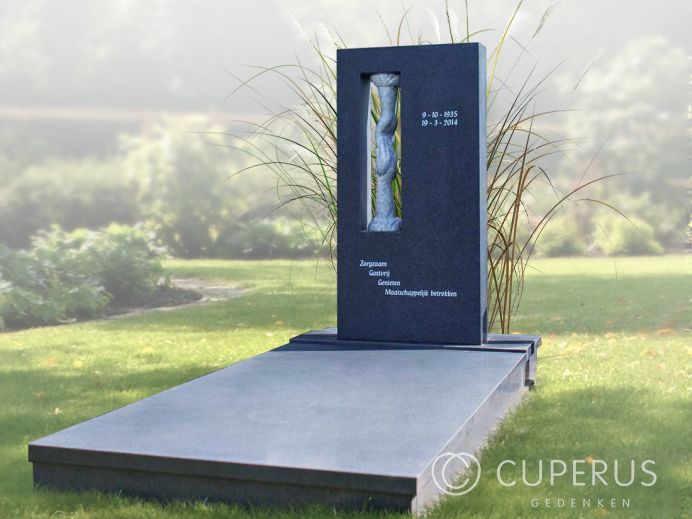 Enkel monument met afdekplaat foto 1