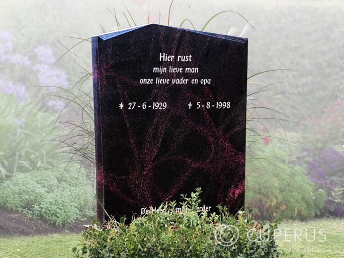 Enkel monument staand foto 1