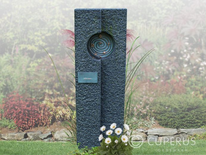 Enkel monument staand foto 1