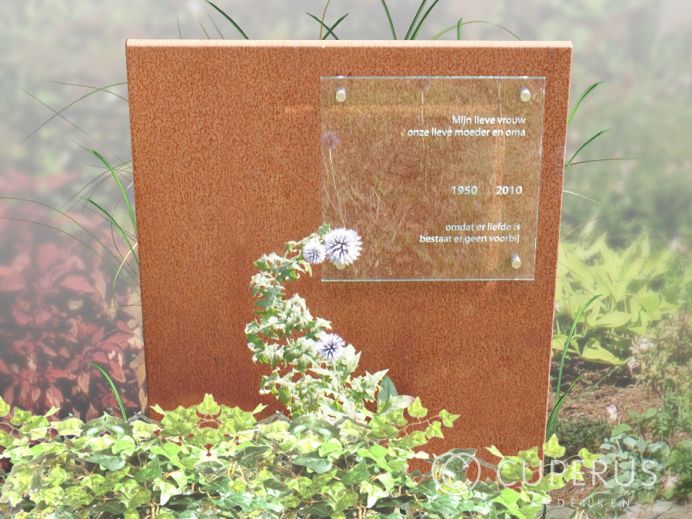 Enkel monument staand foto 1