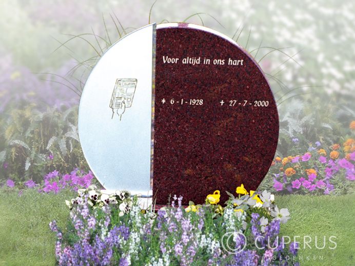 Enkel monument staand foto 1