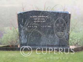 Familie grafmonument met schuine afloop