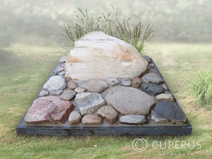 Familie grafmonument met zwerfkeien foto 1