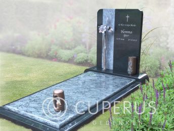 Grafmonument met bronzen bloem