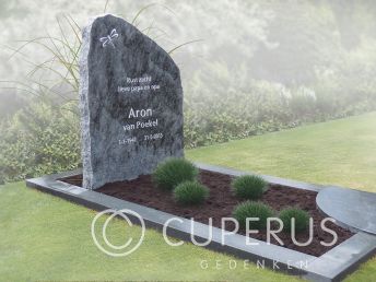 Grafmonument ruw afgewerkt natuursteen