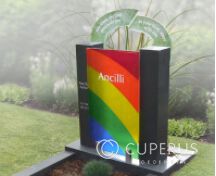 Grafsteen met glas regenboog foto 2