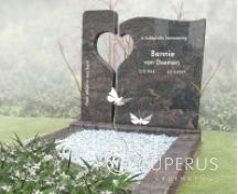 Grafsteen van graniet met hart en vlinders foto 2